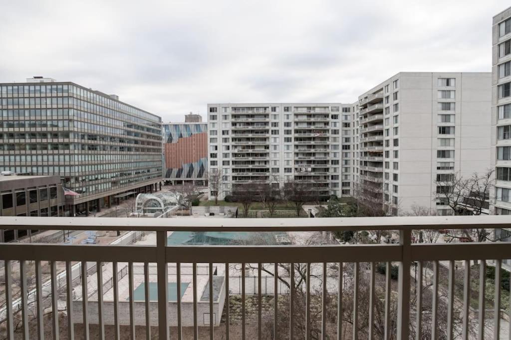 ארלינגטון Elegant Apartment W Views At Crystal City מראה חיצוני תמונה