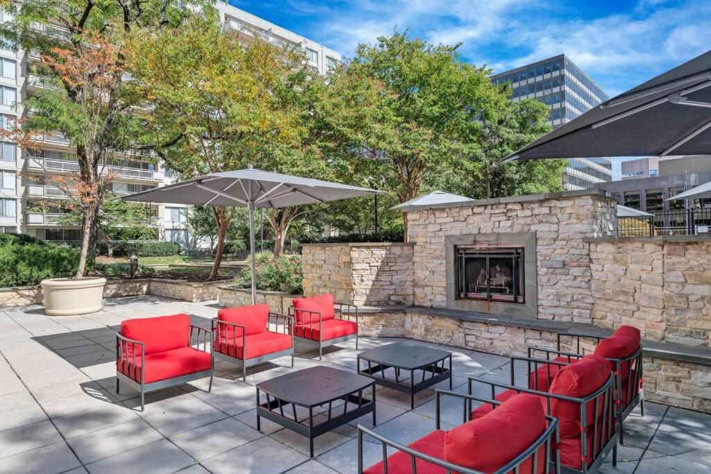 ארלינגטון Elegant Apartment W Views At Crystal City מראה חיצוני תמונה