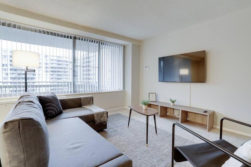 ארלינגטון Elegant Apartment W Views At Crystal City מראה חיצוני תמונה