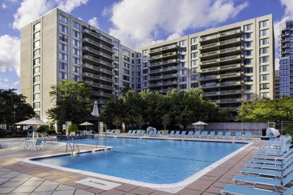 ארלינגטון Elegant Apartment W Views At Crystal City מראה חיצוני תמונה