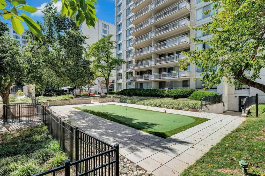 ארלינגטון Elegant Apartment W Views At Crystal City מראה חיצוני תמונה