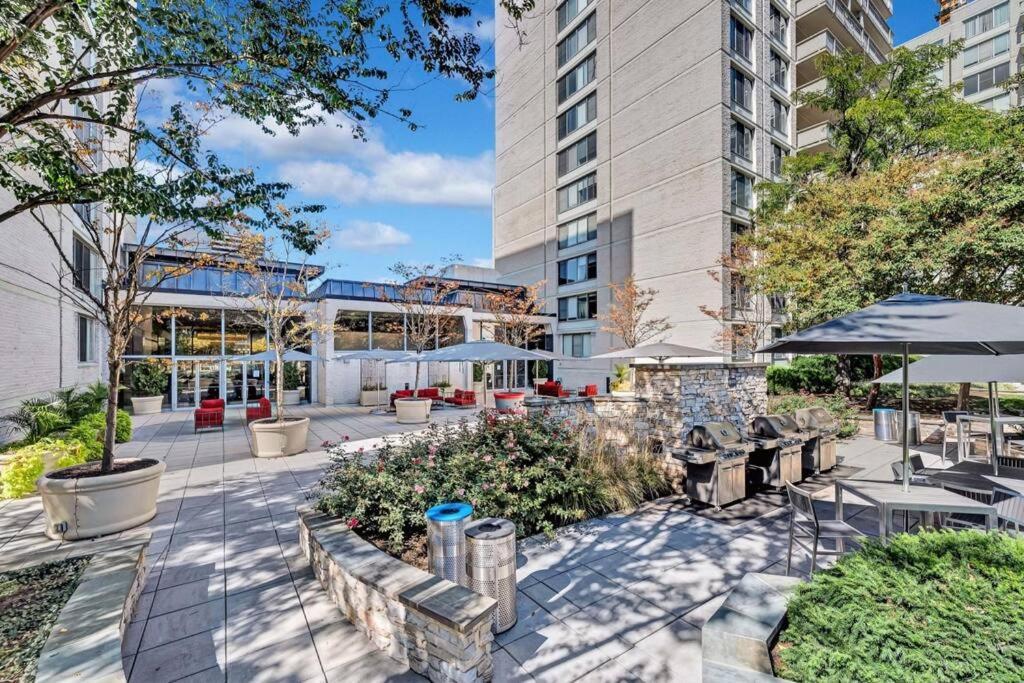 ארלינגטון Elegant Apartment W Views At Crystal City מראה חיצוני תמונה